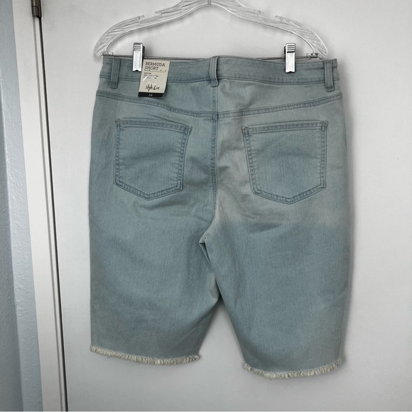Style and Co. mid rise Bermuda shorts women’s size 14, raw hem light wash - Picture 5 of 12